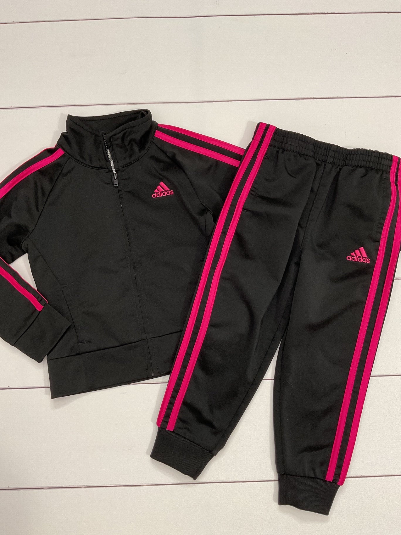 Adidas 2 Piece Outfit sz 3t