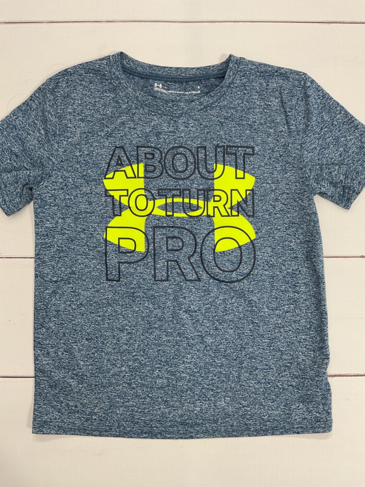 Under Armour T-Shirt sz 6