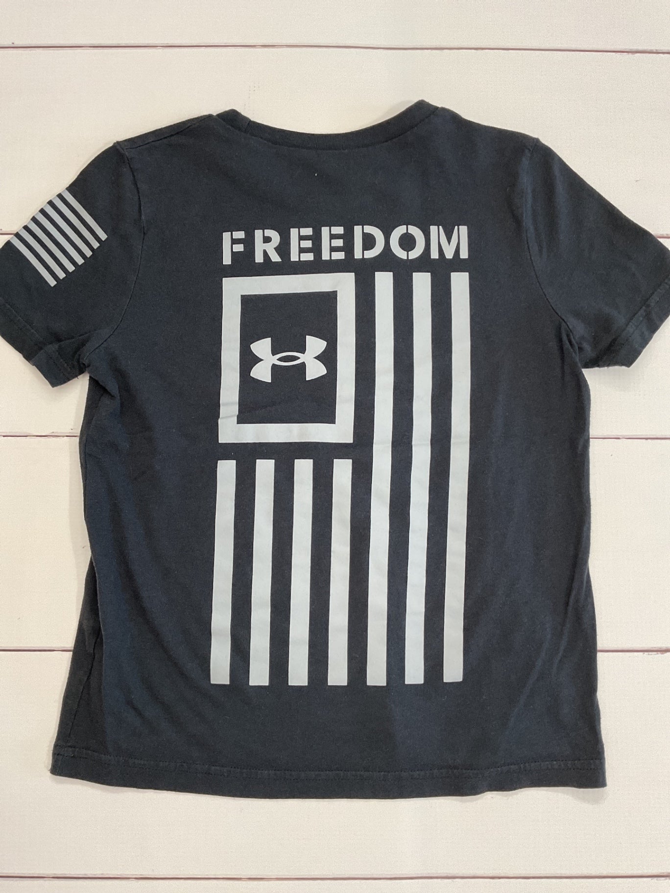 Under Armour T-Shirt sz YXS