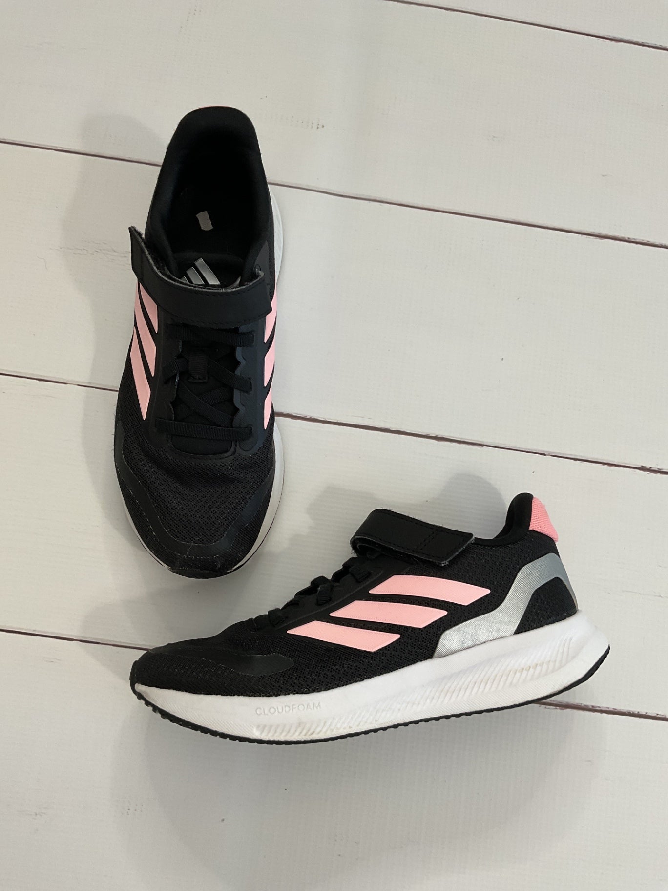 Adidas Tennis Shoes sz 3
