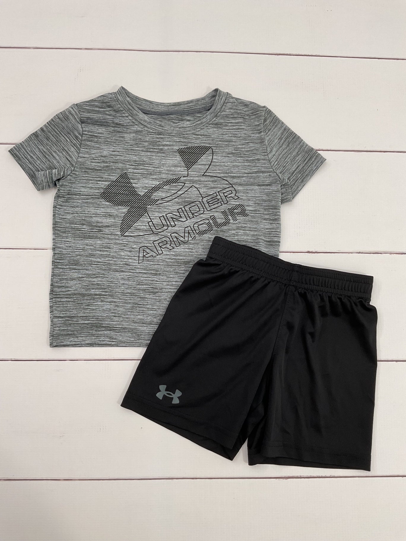 Under Armour 2 Piece Outfit sz 24M