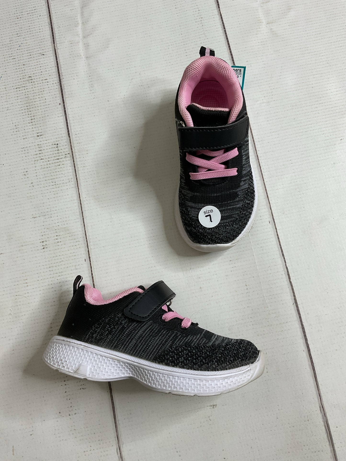 Size 7 Tennis Shoes