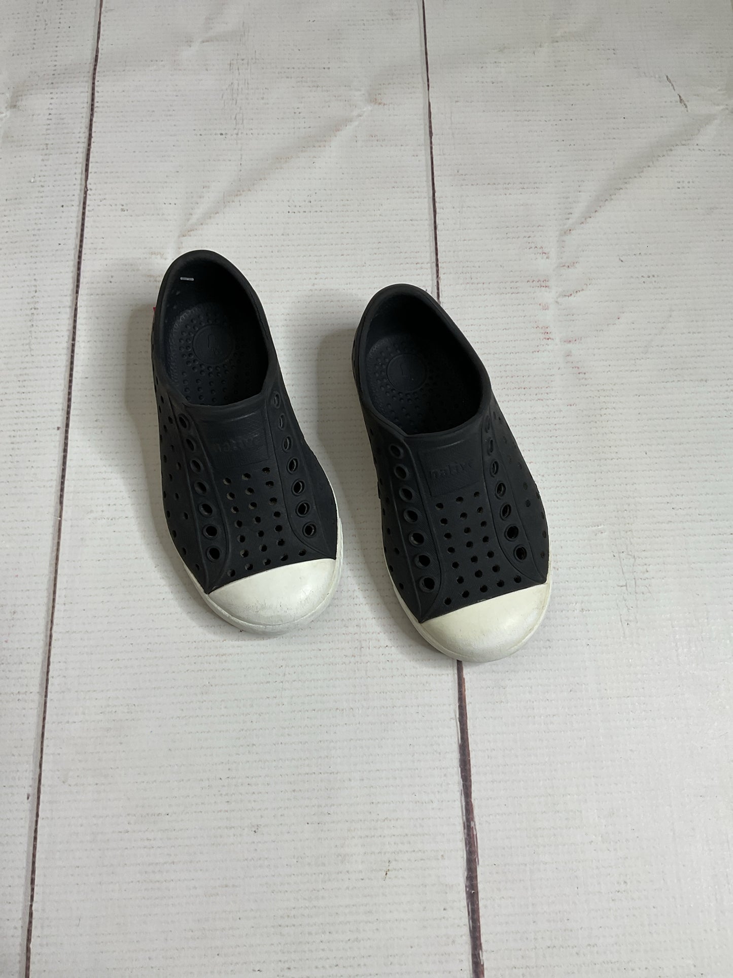 Native Size 8 Shoes