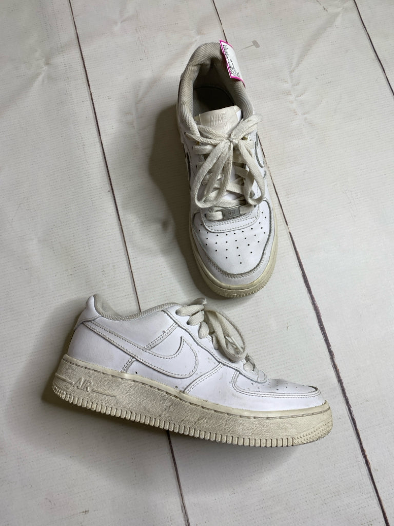Nike Size 4.5 Tennis Shoes