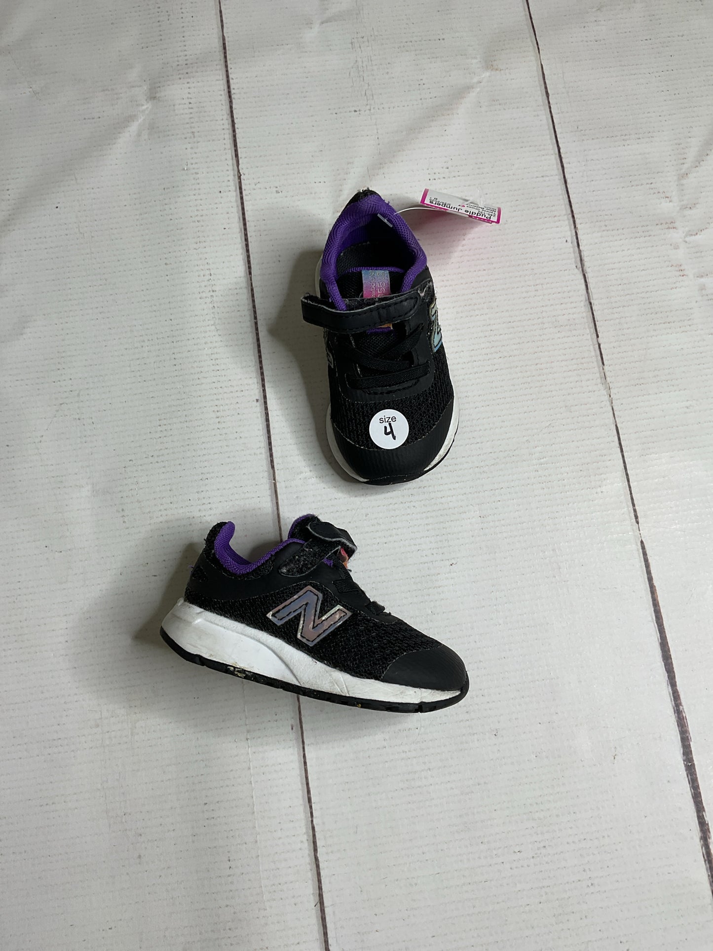 New Balance Size 4 Tennis Shoes