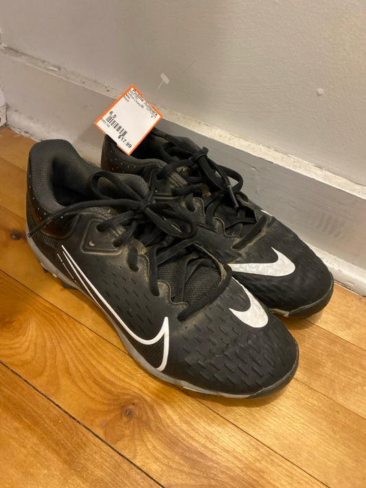 Nike Size 6.5 Softball Cleats
