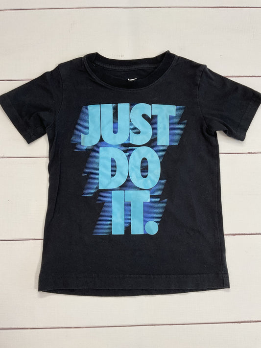 Nike T-Shirt sz 5t