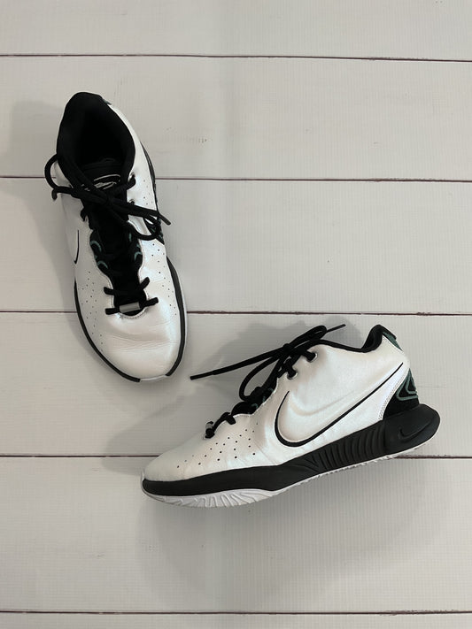 Nike Tennis Shoes sz 6.5Y