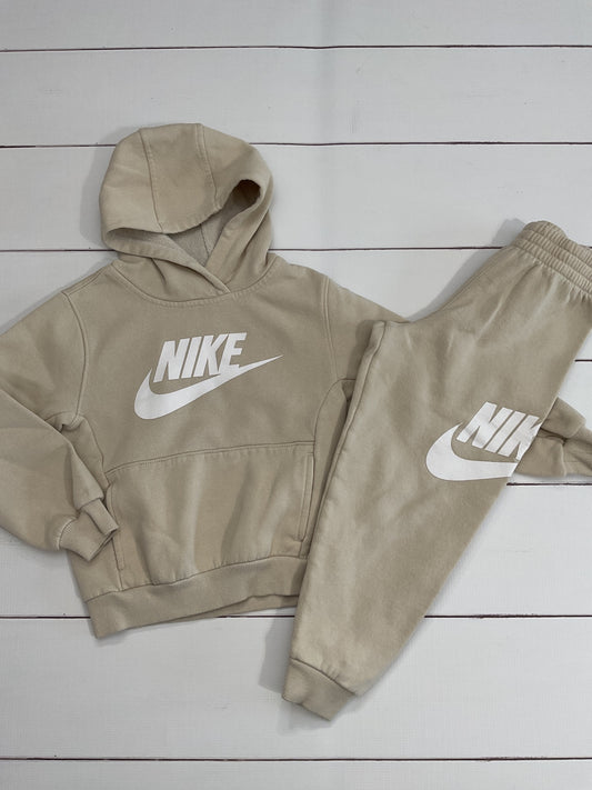 Nike 2 Piece Outfit sz 6