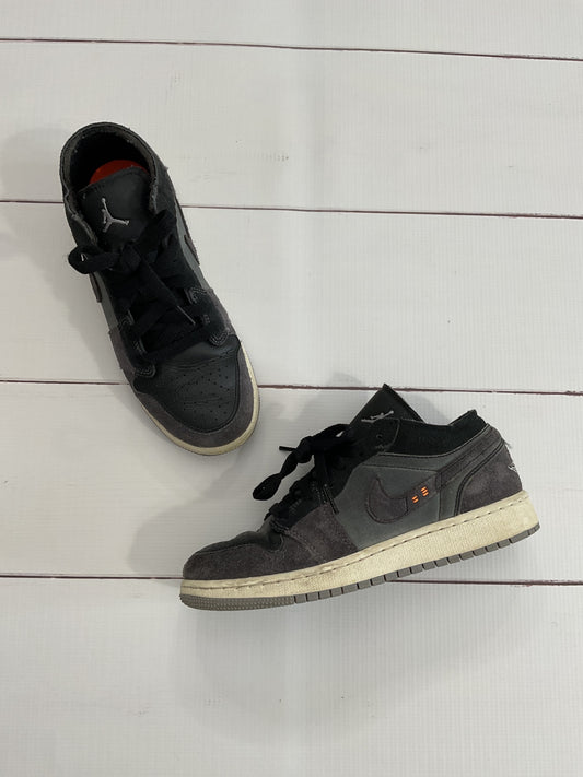 Nike Sneakers sz 4Y