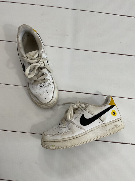 Nike Tennis Shoes sz 3.5Y