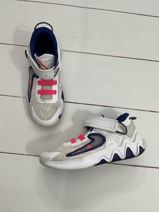 Nike Sneakers sz 2Y