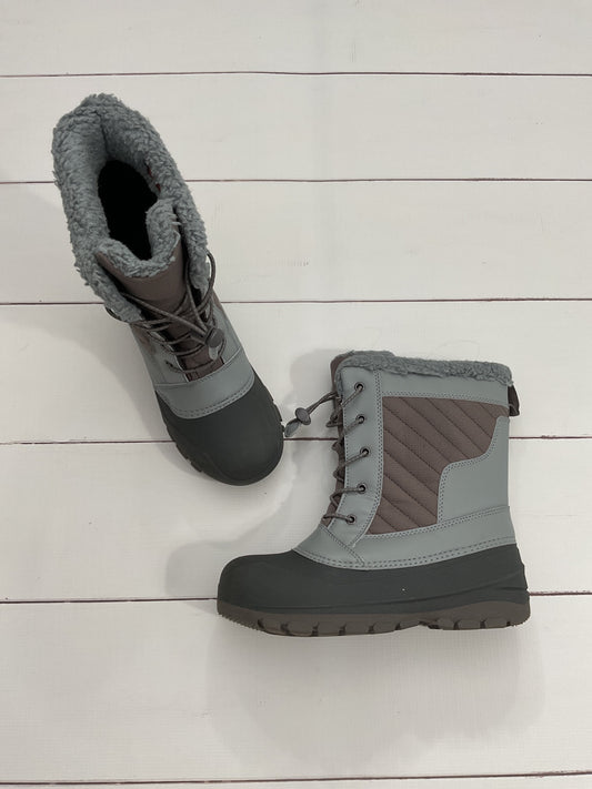 All in Motiom Snow Boots sz 4