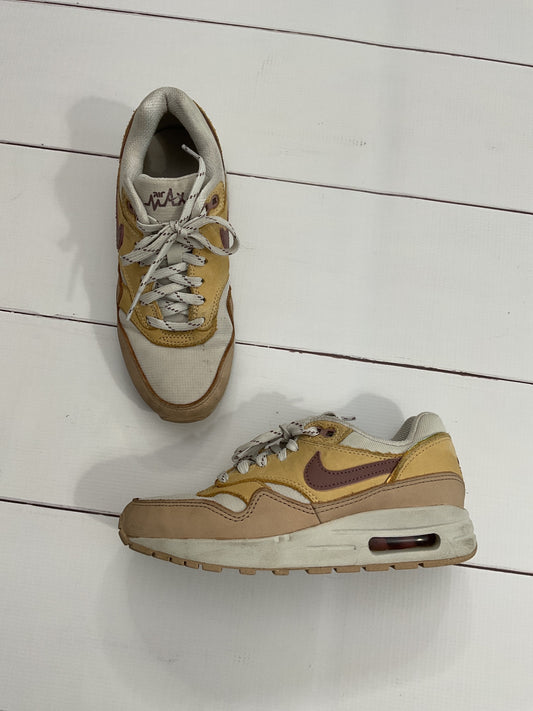 Nike Sneakers sz 3Y