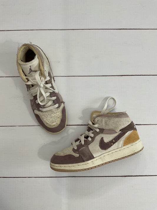Nike Tennis Shoes sz 4Y