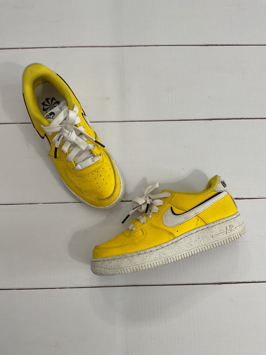 Nike Sneakers sz 4.5Y