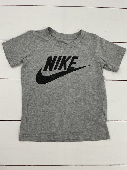 Nike T-Shirt sz 4t