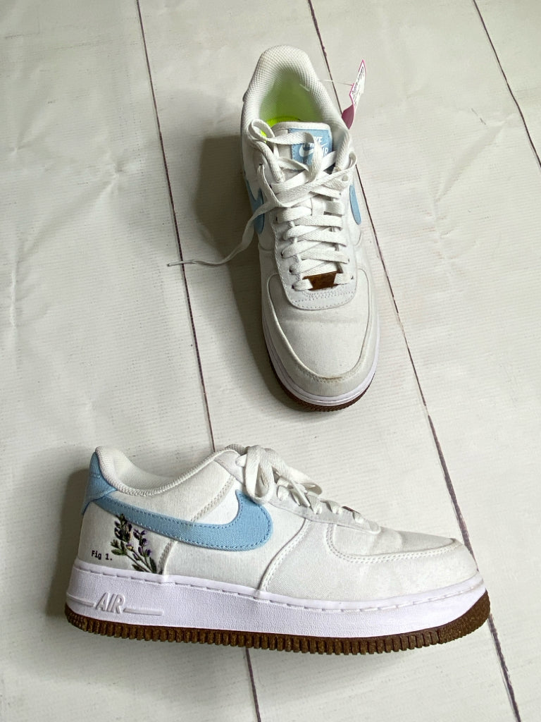 Nike Size 9 Tennis Shoes