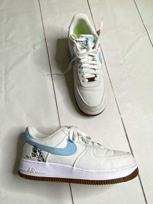 Nike Size 9 Tennis Shoes