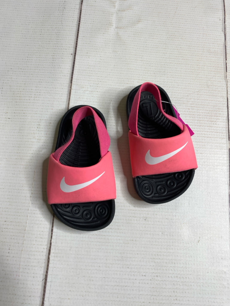 Nike Size 5 Slides