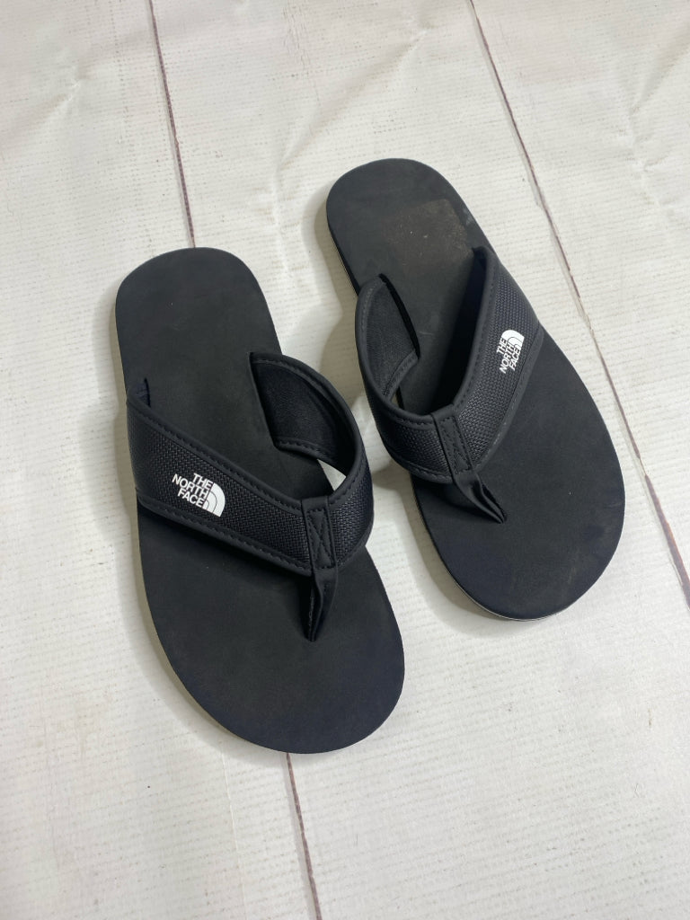 North Face Size 4 Flip Flops