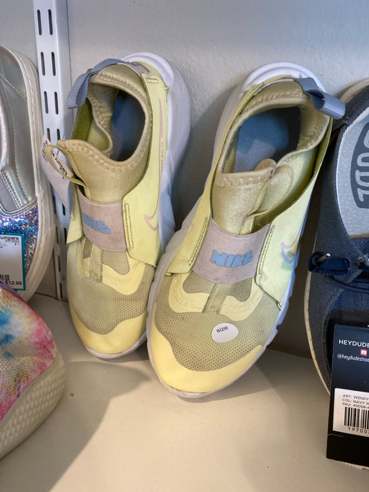 Nike Size 4 Tennis Shoes