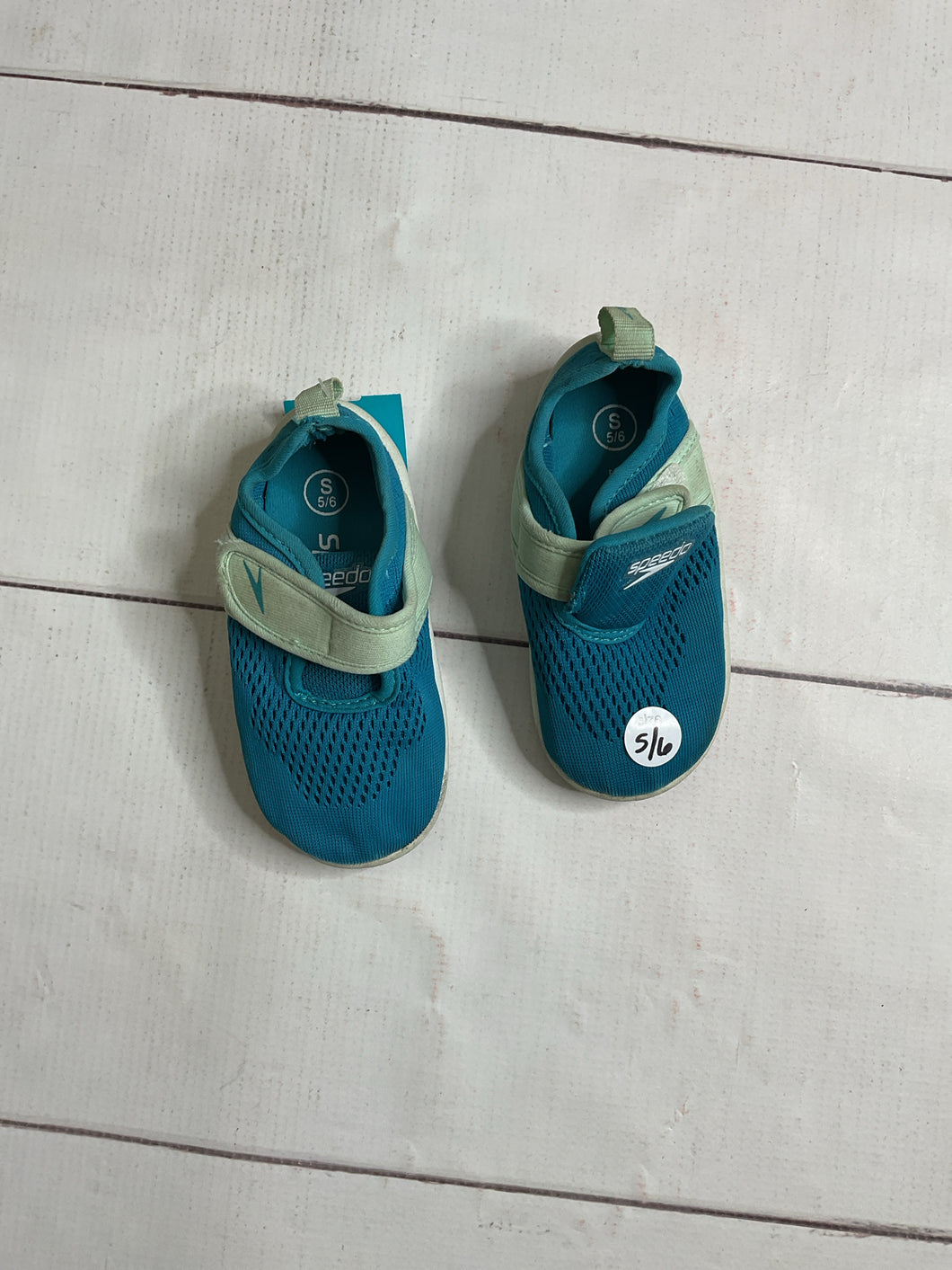 Speedo Size 5/6 Water Shoes