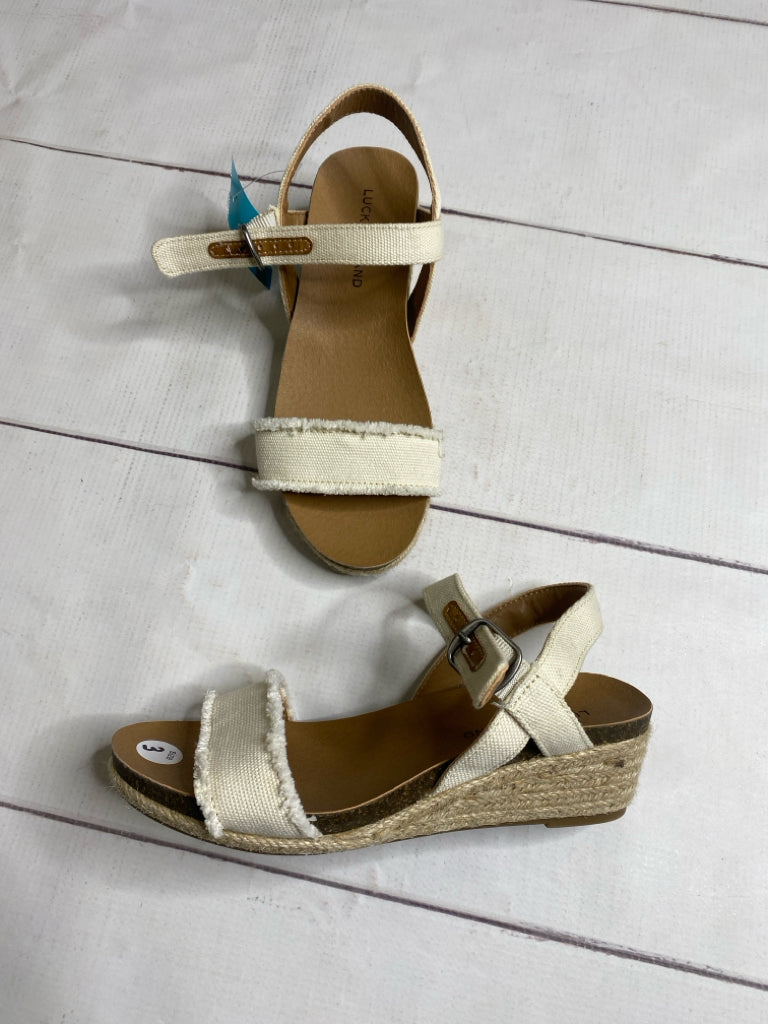 Lucky Size 3 Sandals