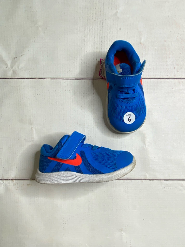 Nike Size 6 Tennis Shoes