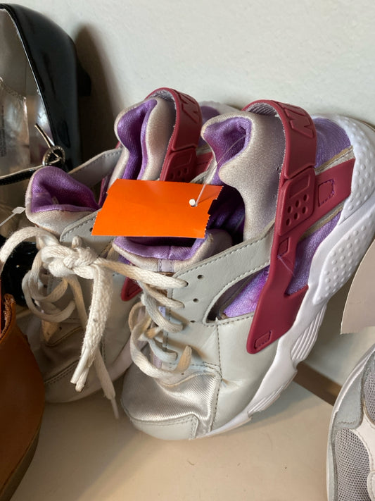 Nike Size 3 Tennis Shoes