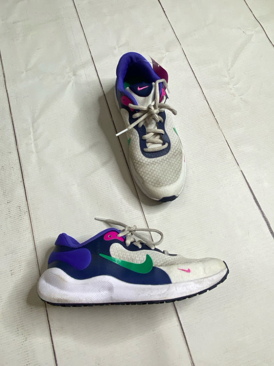 Nike Size 4 Tennis Shoes