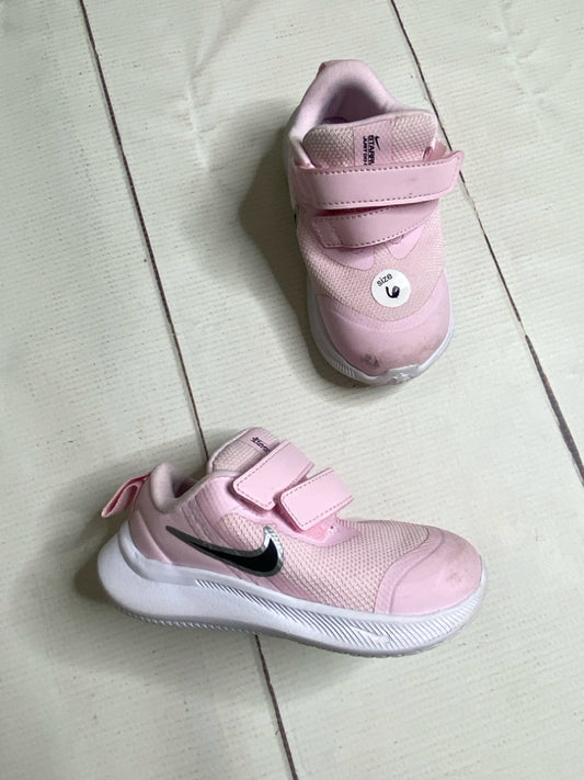 Nike Size 6 Tennis Shoes