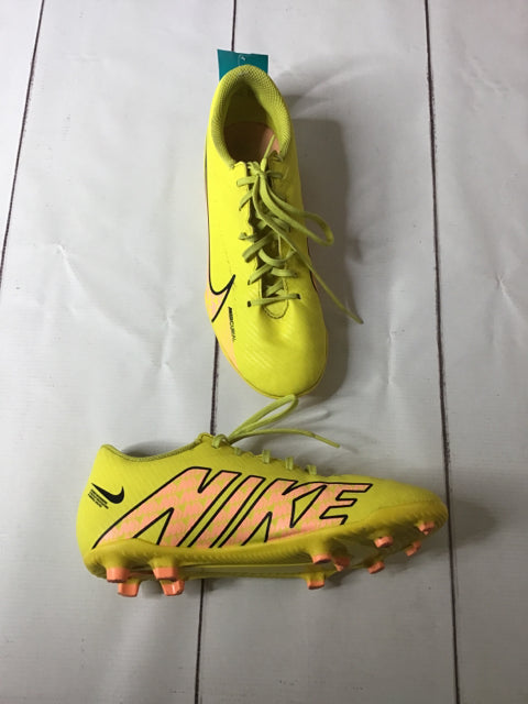 Nike Size 5.5 Soccer Cleats