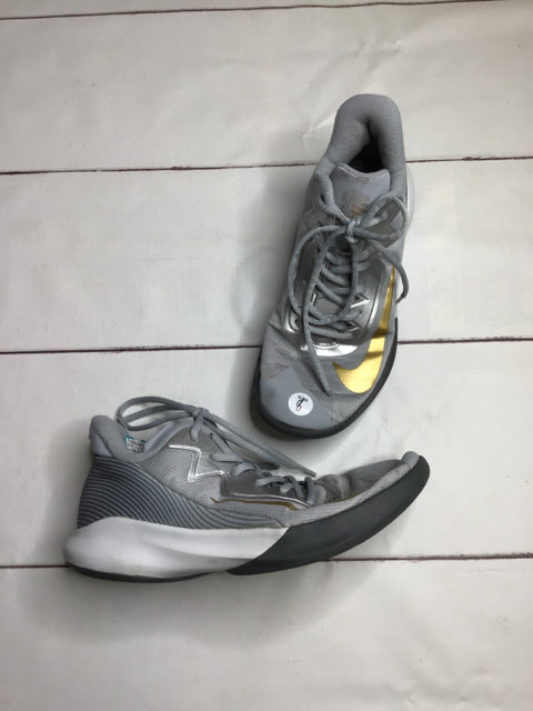 Nike Size 8 Tennis Shoes